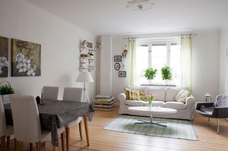 sistemas de almacenaje en decoración estilo nórdico escandinavo decoración en blanco Cómo crear espacio extra de almacenaje en casa cómo crear espacio extra de almacenaje blog estilo nórdico blog diseño decoración de interiores armarios empotrados estanterías baldas zapateros vitrinas Aprovechar las zonas de paso para almacenaje 