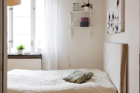 sistemas de almacenaje en decoración estilo nórdico escandinavo decoración en blanco Cómo crear espacio extra de almacenaje en casa cómo crear espacio extra de almacenaje blog estilo nórdico blog diseño decoración de interiores armarios empotrados estanterías baldas zapateros vitrinas Aprovechar las zonas de paso para almacenaje 