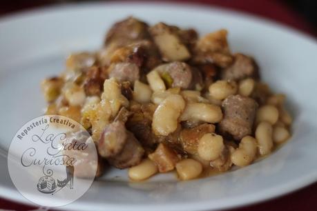 JUDIAS DEL GANXET CON SALCHICHAS Y SETAS JUDIAS DEL GANXET CON SALCHICHAS Y SETAS