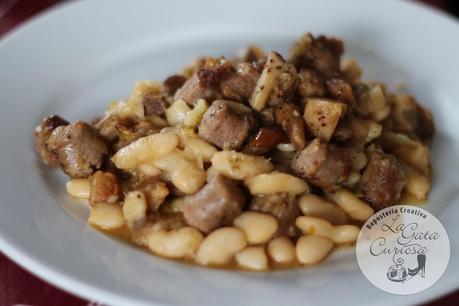 JUDIAS DEL GANXET CON SALCHICHAS Y SETAS JUDIAS DEL GANXET CON SALCHICHAS Y SETAS