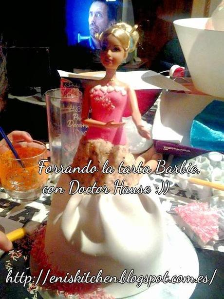 Tarta Barbie con amor para mi sobrina  Amalya! - Tutorial - Como montar una tarta popcake Barbie y forrarla con fondant!