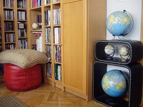 ANTES Y DESPUÉS: Estanterías con aspecto de polipiel con pintura y chinchetas