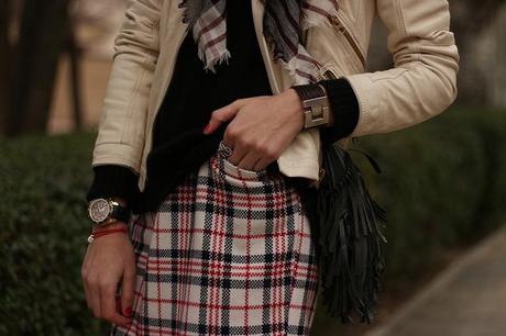 Vestido de cuadros + Perfecto de piel