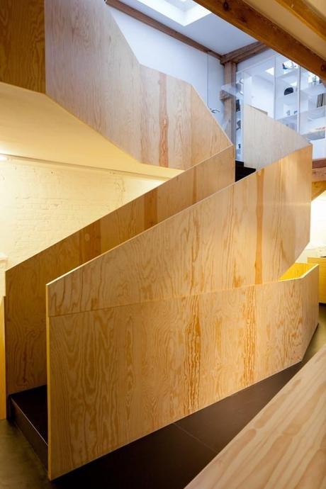Oficinas de Minale Design Strategy en Bruselas: la madera como clave para afianzar la marca. 2 oficinas minale