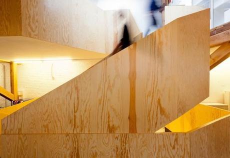 Oficinas de Minale Design Strategy en Bruselas: la madera como clave para afianzar la marca. 6 oficinas minale