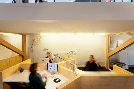 Oficinas de Minale Design Strategy en Bruselas: la madera como clave para afianzar la marca. 14 oficinas minale