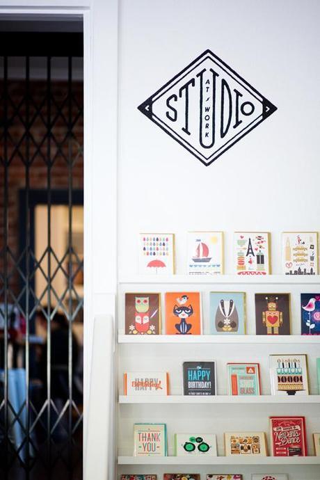 Una libreria, scrap, cafeteria y estudio. Ese es Studio Bomba. Una libreria, scrap, cafeteria y estudio. Ese es Studio Bomba.