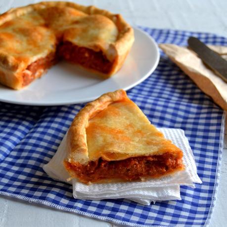 EMPANADA DE TOMATE Y ATUN