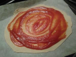 Puedes poner tomate frito o natural en la base.