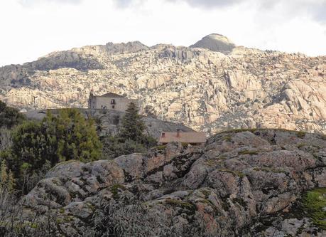 MANZANARES EL REAL,  SENDA  A LA ERMITA DE LA PEÑA SACRA