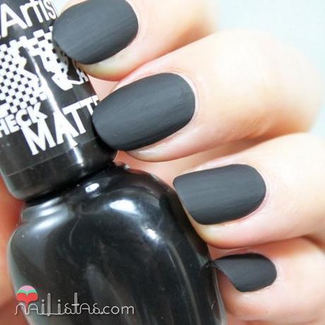 Esmalte de uñas negro mate Check Matte de Astor