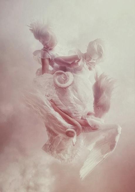 El suave surrealismo de Amandine Van Ray