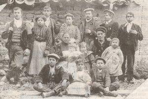 Generaciones de una familia. Seguro que a ninguno le gustan las pipas amargas.