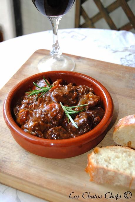 Whole Kitchen en su Propuesta Salada para el mes de febrero nos invita a preparar un clásico de la cocina francesa: Boeuf Bourguignon
