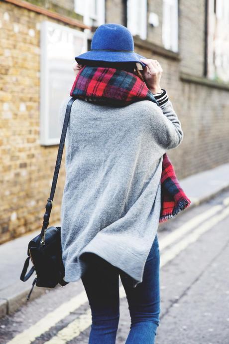 Mixing_Prints-London-LFW-Jeans-Hat-Chained_boots-Street_Style-Outfit-19