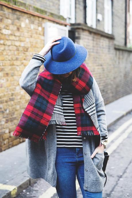 Mixing_Prints-London-LFW-Jeans-Hat-Chained_boots-Street_Style-Outfit-20
