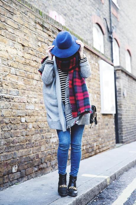 Mixing_Prints-London-LFW-Jeans-Hat-Chained_boots-Street_Style-Outfit-5