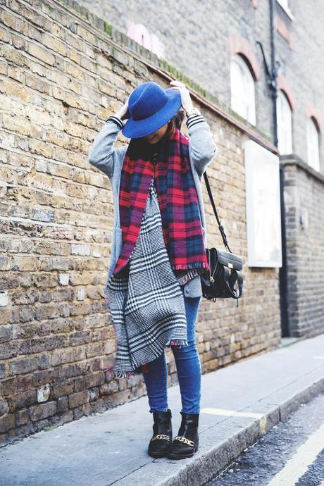 Mixing_Prints-London-LFW-Jeans-Hat-Chained_boots-Street_Style-Outfit-3