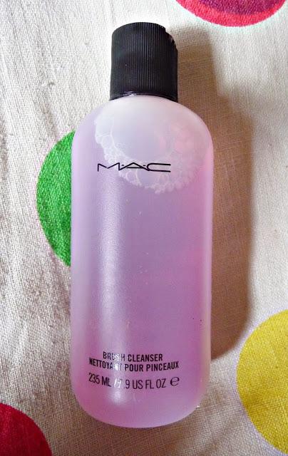 Brush cleaner de MAC, Facial Mask de Sisley, High definition primer de MAKE UP FOREVER y High definition powder de MAKE UP FOREVER