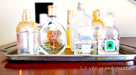 Perfumes en el tocador