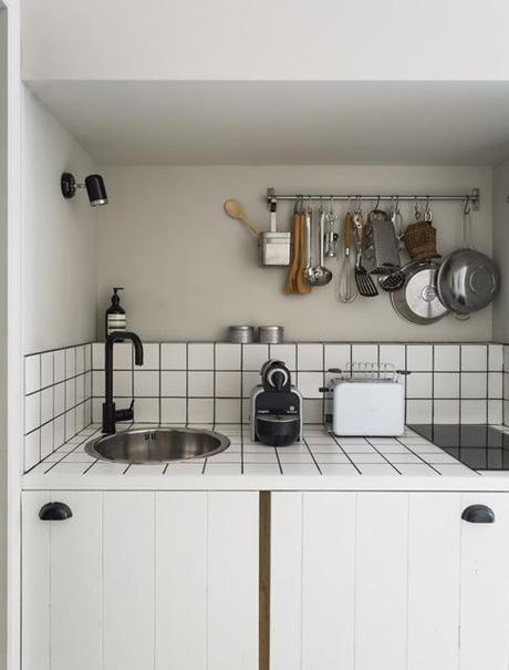 Estilo nórdico en un mini piso en Lyon Francia estilo nórdico mini piso estilo nórdico escandinavo decoración interiores nórdicos decoración etnica rústica blanco decoración espacios pisos pequeños decoración blanco y madera cocinas pequeñas blancas casas pequeñas decoración blog decoración interiores pequeños