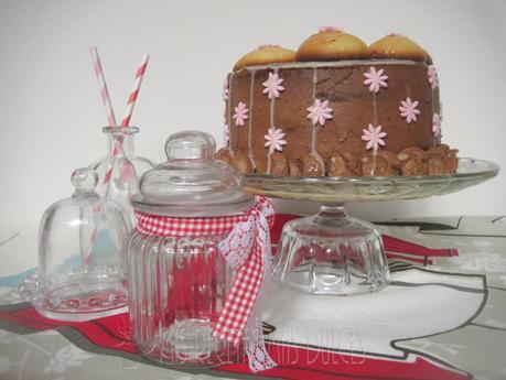 LAYER CAKE TRES CHOCOLATES Y MIS BESITOS DULCES LAYER CAKE TRES CHOCOLATES Y MIS BESITOS DULCES