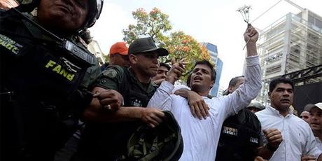 Leopoldo lopez se entrega #18F