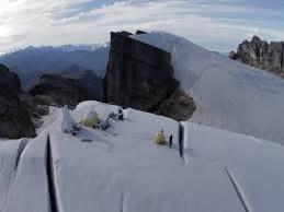 Puncak Jaya, la cuenta atrás de un glaciar tropical