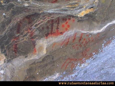 Rutas Montaña Asturias de las Pinturas Rupestres de Fresnedo: Pinturas caprinas en el abrigo Cochantoria