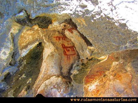 Rutas Montaña Asturias de las Pinturas Rupestres de Fresnedo: Dibujos cárpridos en el Abrigo del Paso