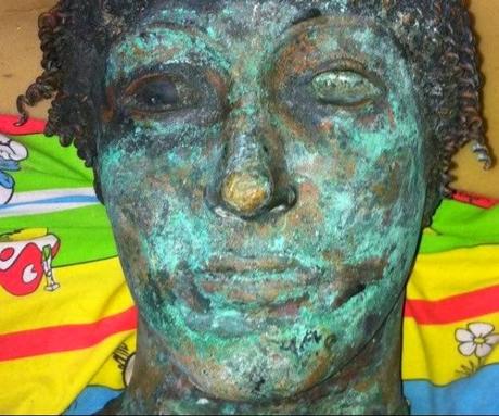 Pescador de Gaza halla una estatua de 2.500 años de antigüedad