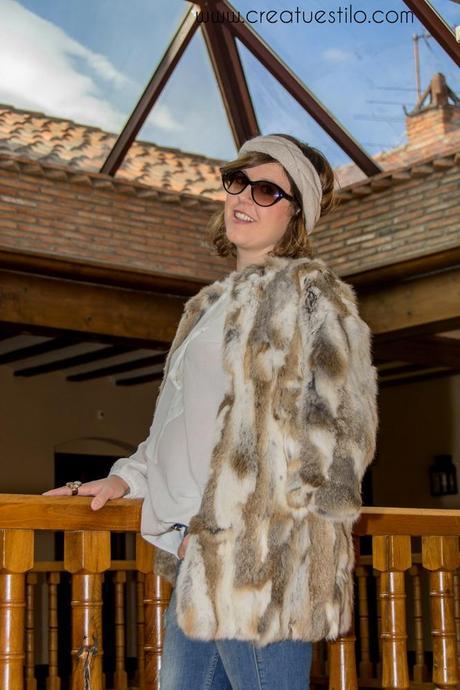 Look (embarazada/premamá) – Como combinar una camisa blanca, modo 1, look con abrigo de pelo Look embarazada,premamá con abrigo de pelo, Como combinar una camisa blanca