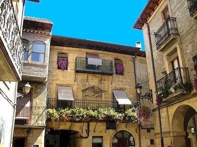 Tres destinos con historia para visitar. Tres destinos con historia para visitar.