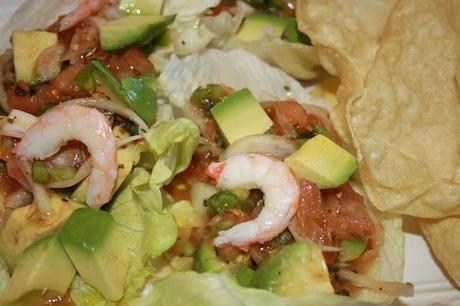 ENSALADA PICANTE DE GAMBAS Y AGUACATE