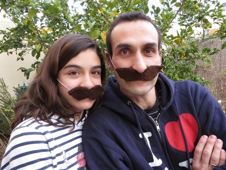 Tutorial: bigotes de punto para disfrazarse en Carnaval / Tutorial: knitted moustaches for Carnival costume
