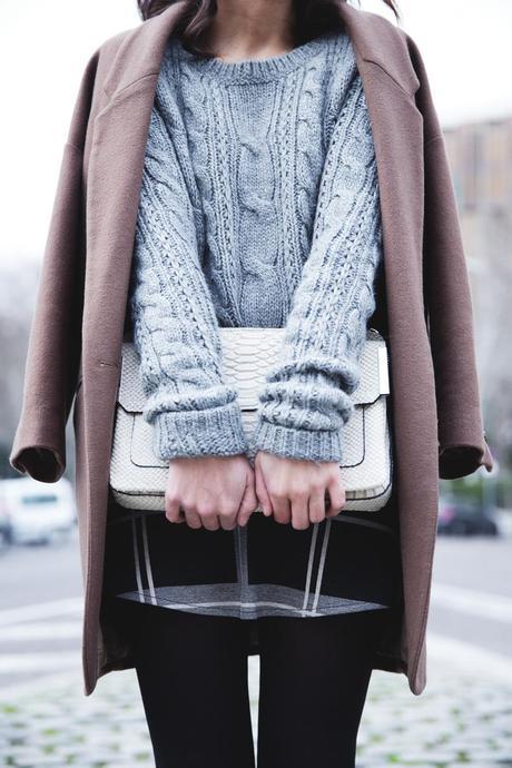 CHECKED SKIRT Plaid_Skirt-Camel_Coat-Loaffers_SreetStyle-Outfit-21