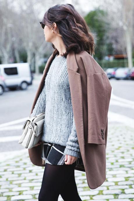 CHECKED SKIRT Plaid_Skirt-Camel_Coat-Loaffers_SreetStyle-Outfit-2