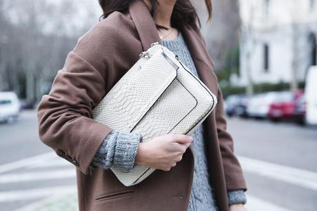 CHECKED SKIRT Plaid_Skirt-Camel_Coat-Loaffers_SreetStyle-Outfit-28