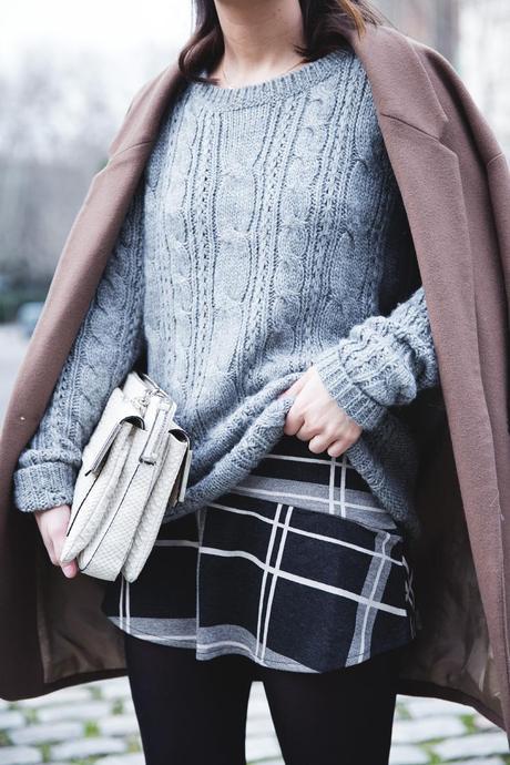 Plaid_Skirt-Camel_Coat-Loaffers_SreetStyle-Outfit-20