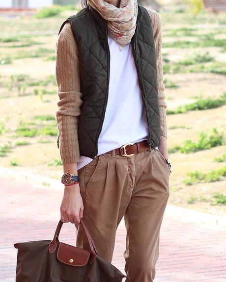 Camel + Verde Militar + Sneakers