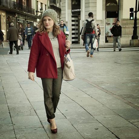 WALKING AROUND THE CITY WALKING AROUND THE CITY