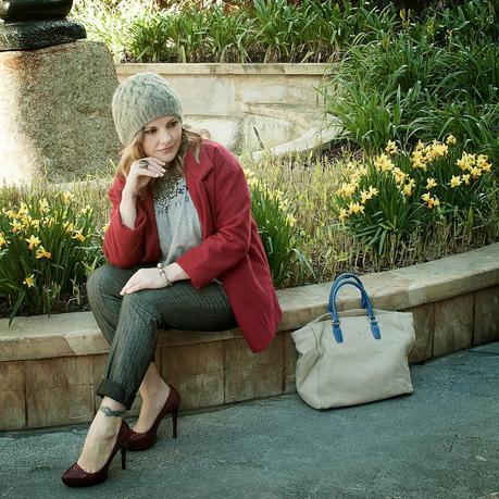 WALKING AROUND THE CITY WALKING AROUND THE CITY