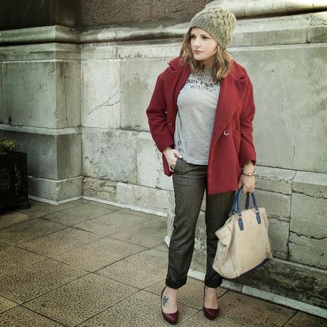 WALKING AROUND THE CITY