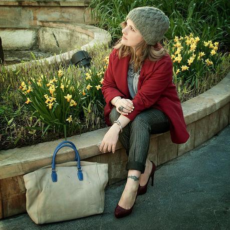 WALKING AROUND THE CITY WALKING AROUND THE CITY