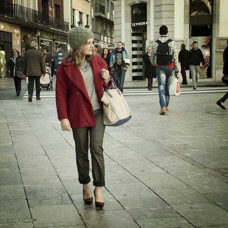 WALKING AROUND THE CITY WALKING AROUND THE CITY