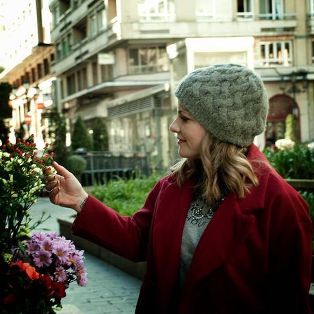 WALKING AROUND THE CITY WALKING AROUND THE CITY