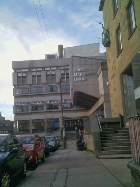 La Universidad de Glasgow de la mano de un niño