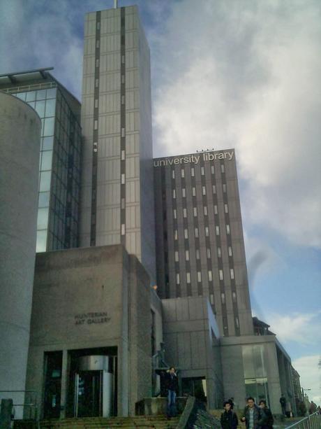 La Universidad de Glasgow de la mano de un niño