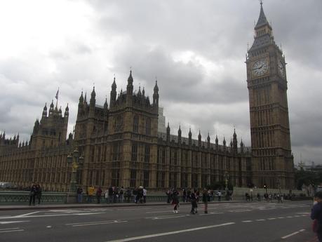 La Torre del Reloj, Big Ben (Londres, Inglaterra) situado en el Palacio de Westminster y es el reloj de cuatro caras más grande del mundo.