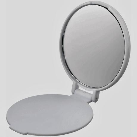 PRODUCTOS Y ACCESORIOS BÁSICOS PARA EL MAQUILLAJE PRODUCTOS Y ACCESORIOS BÁSICOS PARA EL MAQUILLAJE